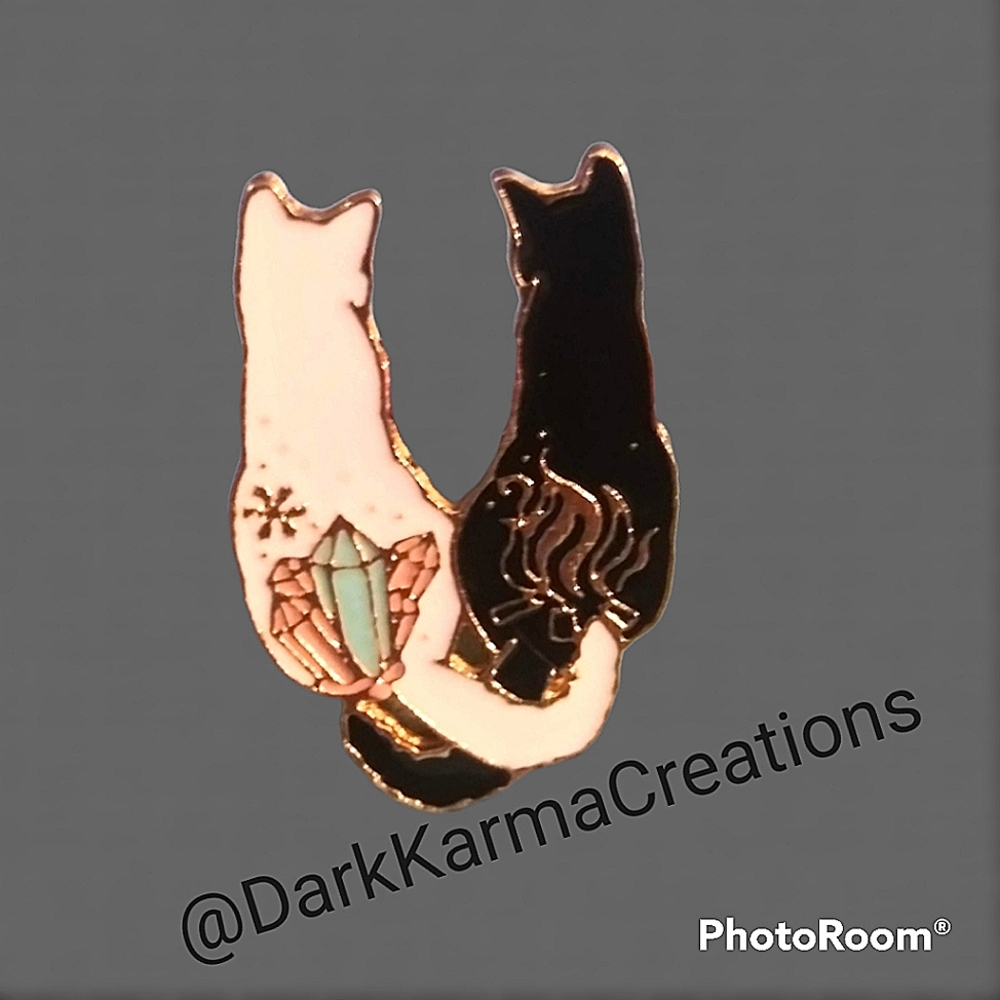 "Twin Souls" Black/White Cats Enamel Pin